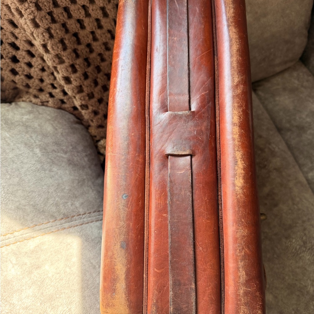 Classic Brown Leather Men's Bag - Picture 8 of 15